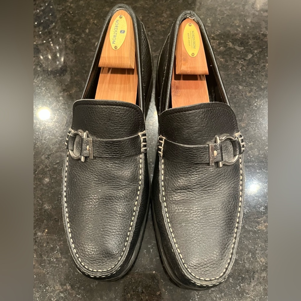 FERRAGAMO loafer/black with white stitching
